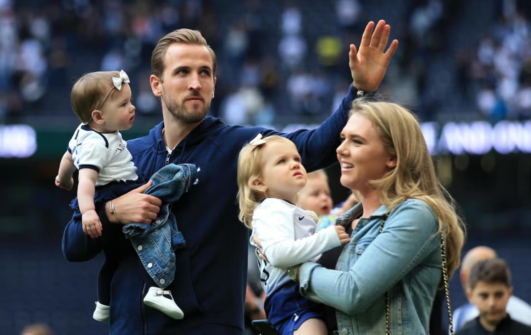 Harry Kane and his family.png